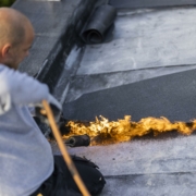 Værktøj benyttes sammen med tagpap